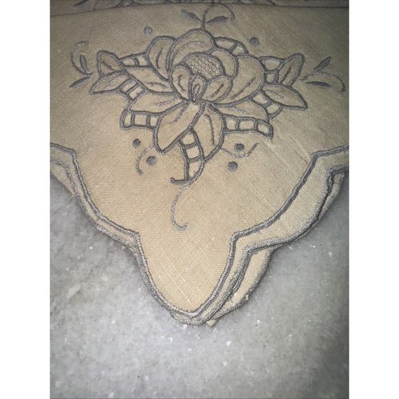Set Of 8 Vintage Cutwork And Embroidered Dinner Napkins - Picture 3 of 7